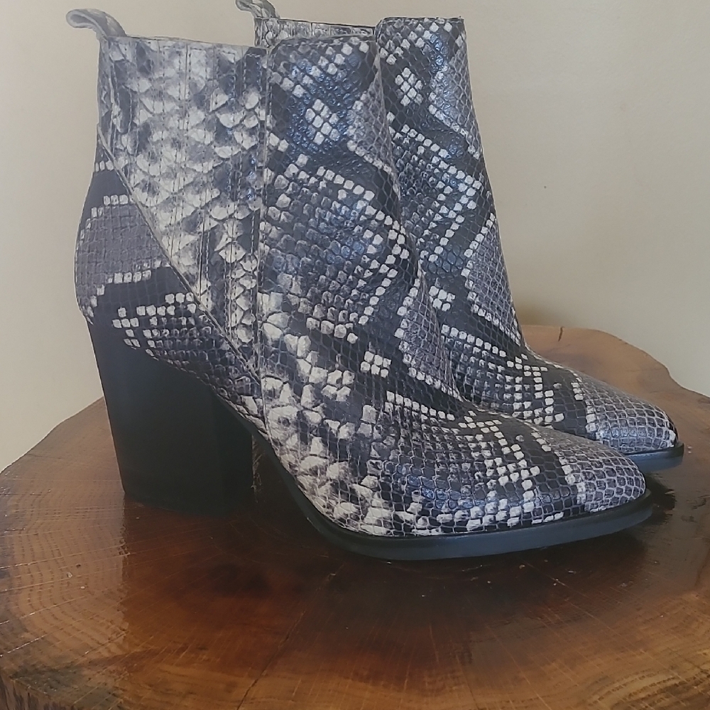 Marc Fisher Black and White Snakeskin Ankle Boots.. Size 5.5
